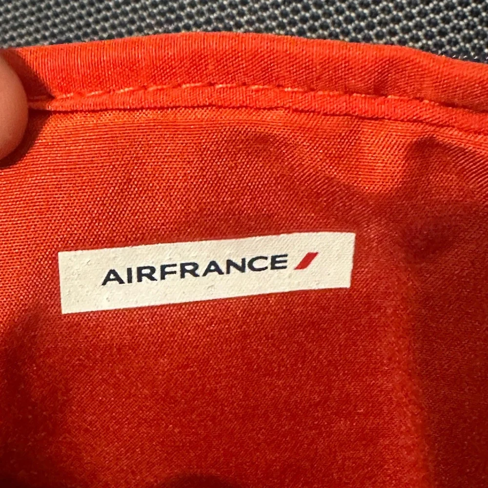 4 Air France amenity kit bags - Picture 3 of 5